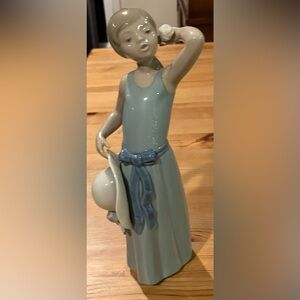 EUC Lladro Prissy part of Historical Collection #5010 (1 of 6) iss 1978 ret 1997